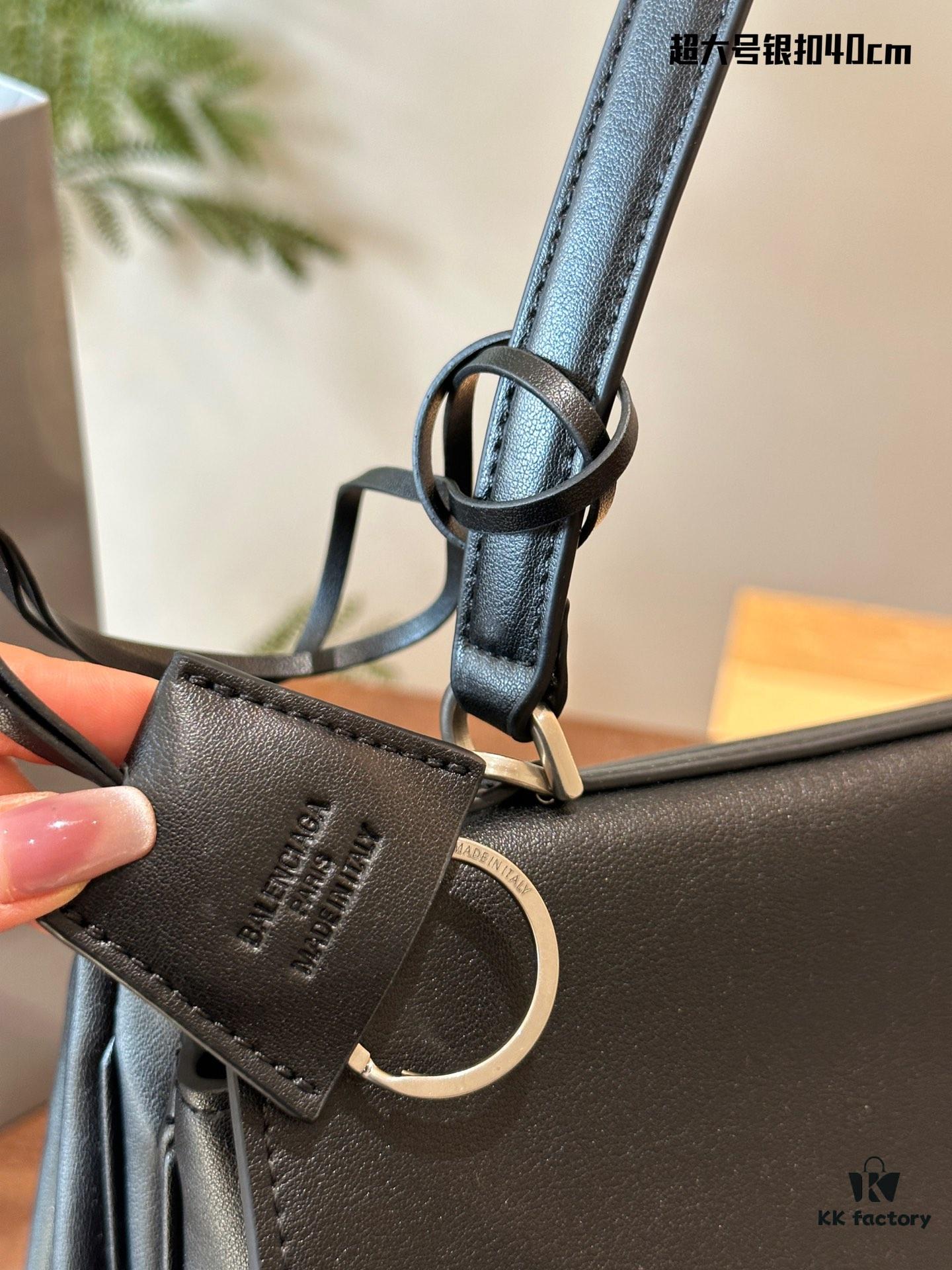 Oversized Balenciaga Rodeo – New Arrival