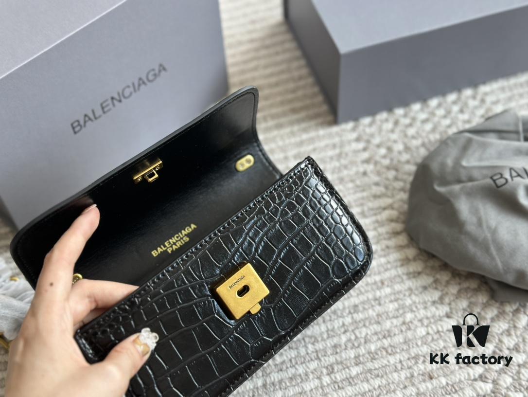 Why the Balenciaga Gossip Bag is So Amazing