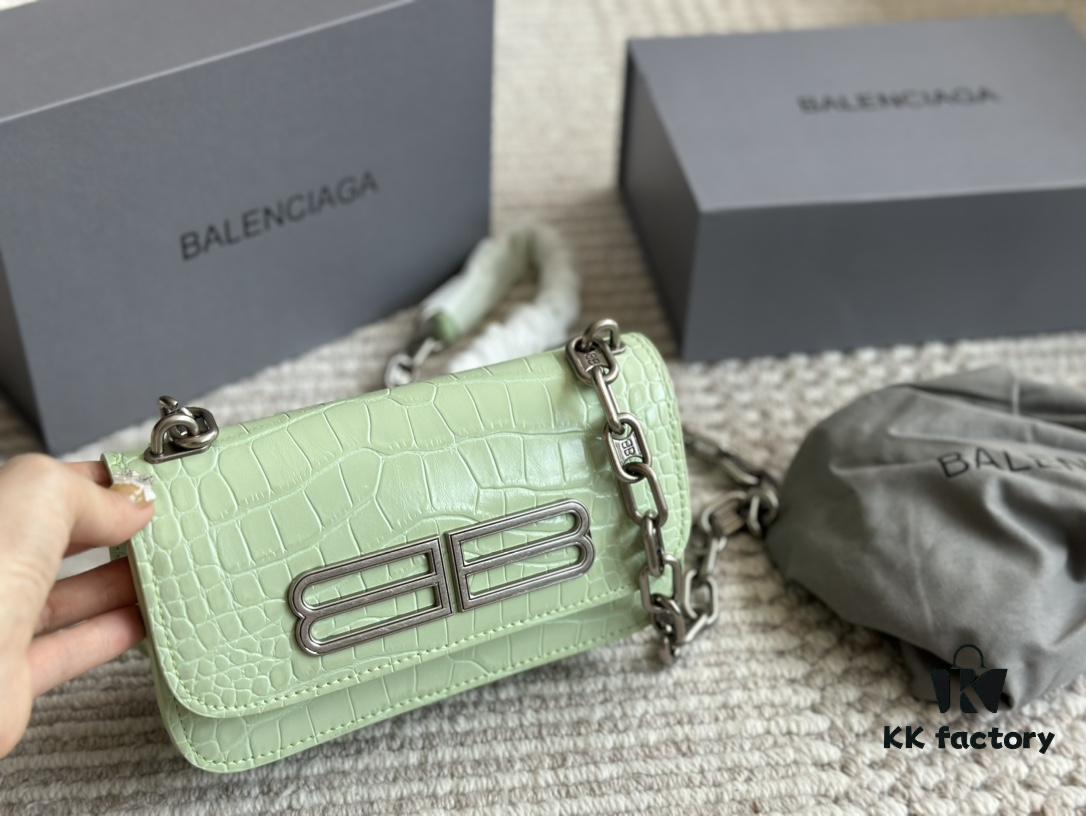 How Amazing is the Balenciaga Gossip Bag?