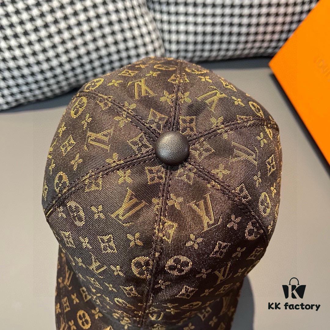 LV (Louis Vuitton) New Arrival Original Order Baseball Cap, Monogram Embroidery, 1:1 Precision Mold Customization, Authentic Monogram Fabric, Heavy Embroidery, Exquisite Craftsmanship