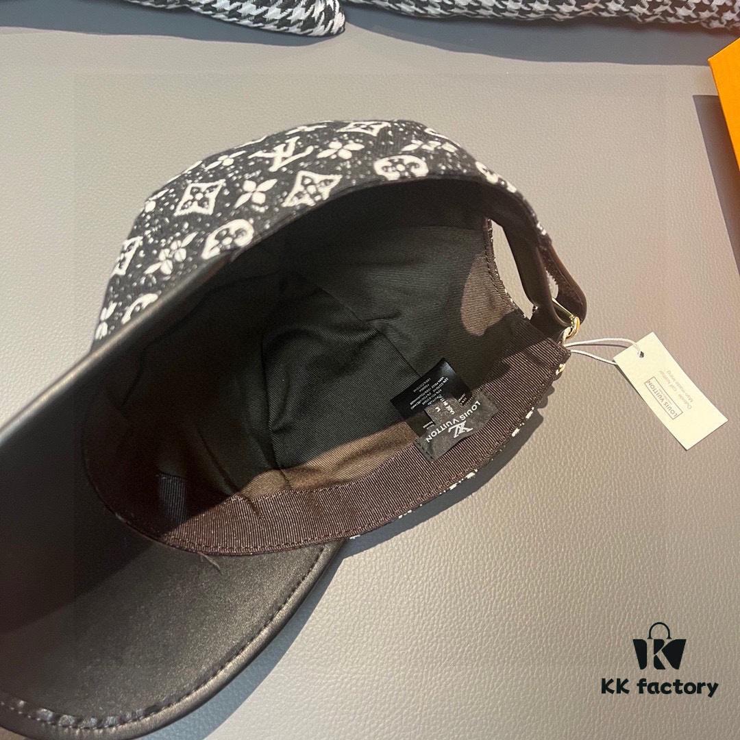 Box with Cloth Bag, LV (Louis Vuitton) New Original Single Baseball Cap, Cowhide Combined, 1:1 Mold Customized, Authentic Denim Fabric, Exquisite Craftsmanship, Superior Quality, Basic Head Circumference 56cm, Adjustable Patch