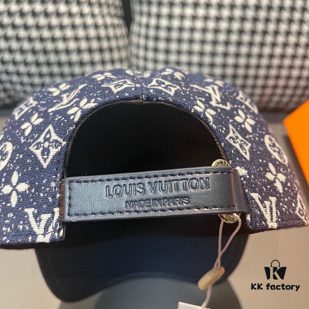 Box and Cloth Bag Included, LV (Louis Vuitton) New Original Order Baseball Cap, Cowhide Leather Patchwork, 1:1 Mold Custom Made, Authentic Denim Fabric, Exquisite Craftsmanship, Premium Quality, Standard Head Circumference 56cm, Adjustable Strap