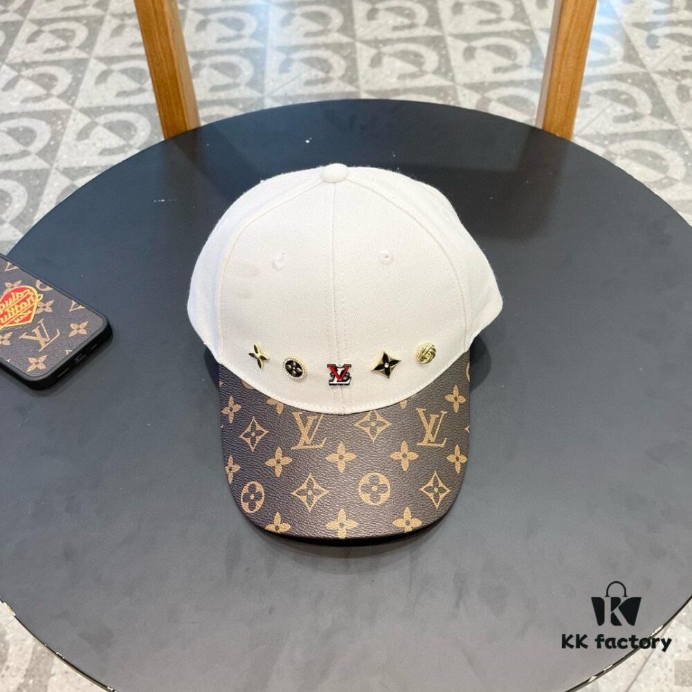 Louis Vuitton New Arrival Authentic Replica Baseball Cap, Classic Checkered Pattern, 1:1 Mold Customized, Original Department Store Fabric with Top-Grade Leather, Small Checkered Design, Stylish and High Quality, Basic Head Circumference 56cm, Adjustable Patch