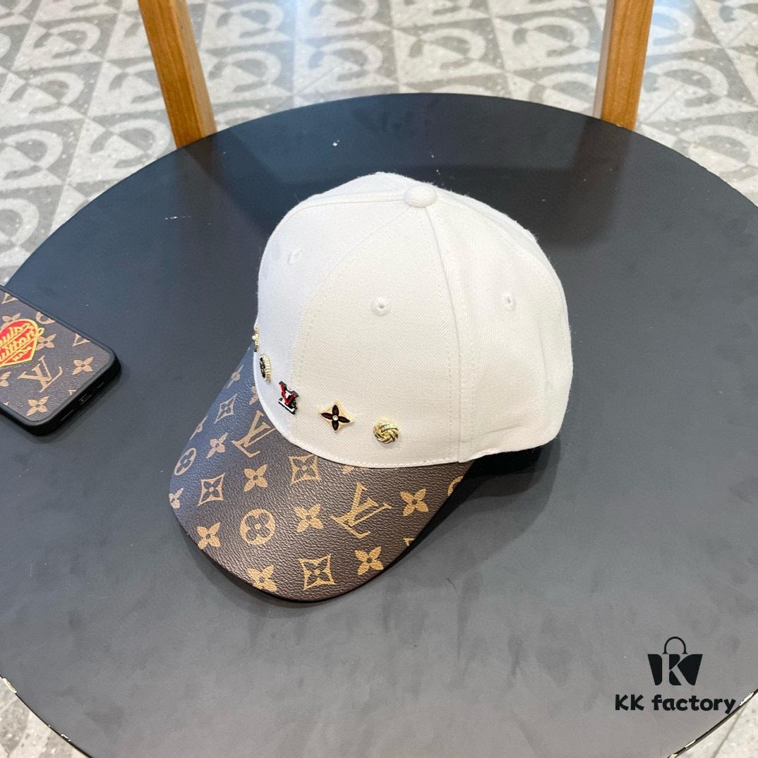 Louis Vuitton New Arrival Authentic Replica Baseball Cap, Classic Checkered Pattern, 1:1 Mold Customized, Original Department Store Fabric with Top-Grade Leather, Small Checkered Design, Stylish and High Quality, Basic Head Circumference 56cm, Adjustable Patch