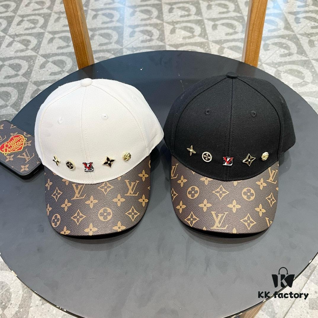 Louis Vuitton New Arrival Authentic Replica Baseball Cap, Classic Checkered Pattern, 1:1 Mold Customized, Original Department Store Fabric with Top-Grade Leather, Small Checkered Design, Stylish and High Quality, Basic Head Circumference 56cm, Adjustable Patch