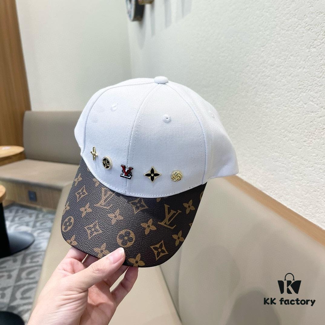 Louis Vuitton New Arrival Authentic Replica Baseball Cap, Classic Checkered Pattern, 1:1 Mold Customized, Original Department Store Fabric with Top-Grade Leather, Small Checkered Design, Stylish and High Quality, Basic Head Circumference 56cm, Adjustable Patch