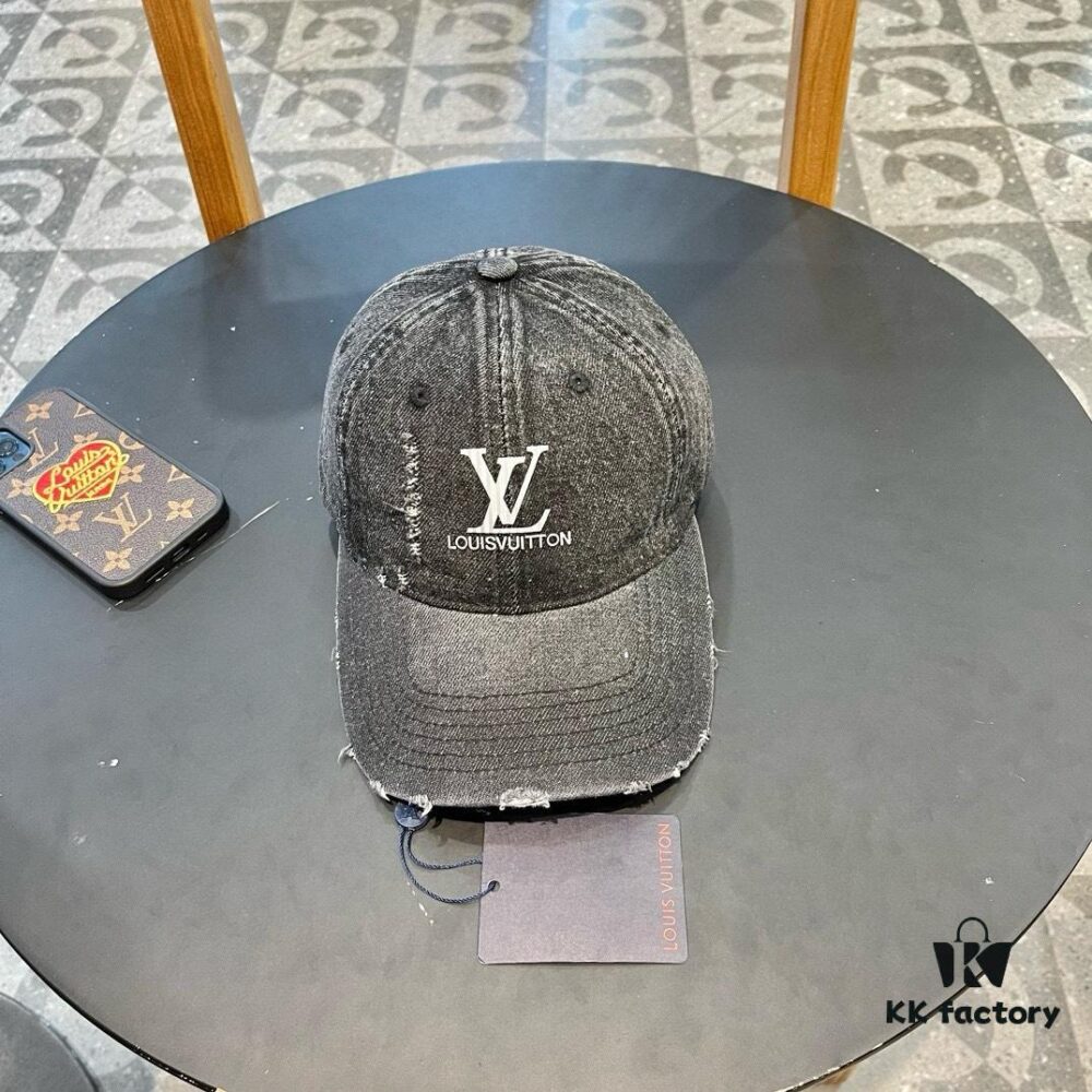 Louis Vuitton LV Embroidered Baseball Cap, New Arrival from Official Counter, Unisex Sun Hat, Fisherman Cap, Knit Cap