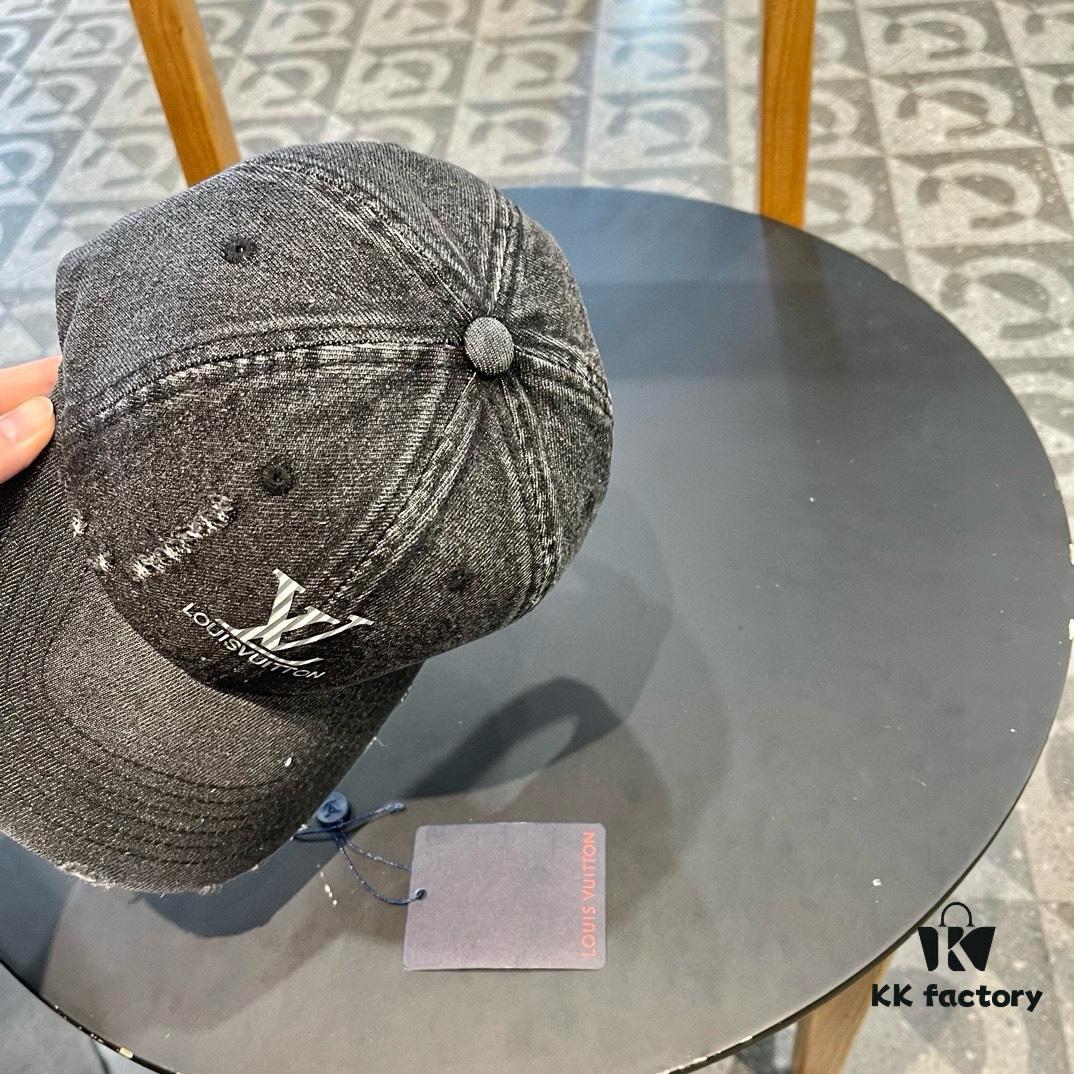 Louis Vuitton LV Embroidered Baseball Cap, New Arrival from Official Counter, Unisex Sun Hat, Fisherman Cap, Knit Cap