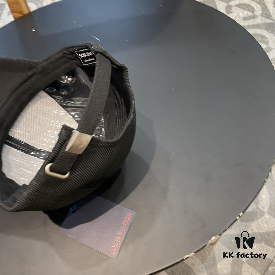 LV (Louis Vuitton) New Original Single Baseball Cap, Embossed Cowhide, 1:1 Mold Customized, Authentic Denim Fabric, Exquisite Craftsmanship, Excellent Quality, Basic Head Circumference 56cm, Adjustable Patch