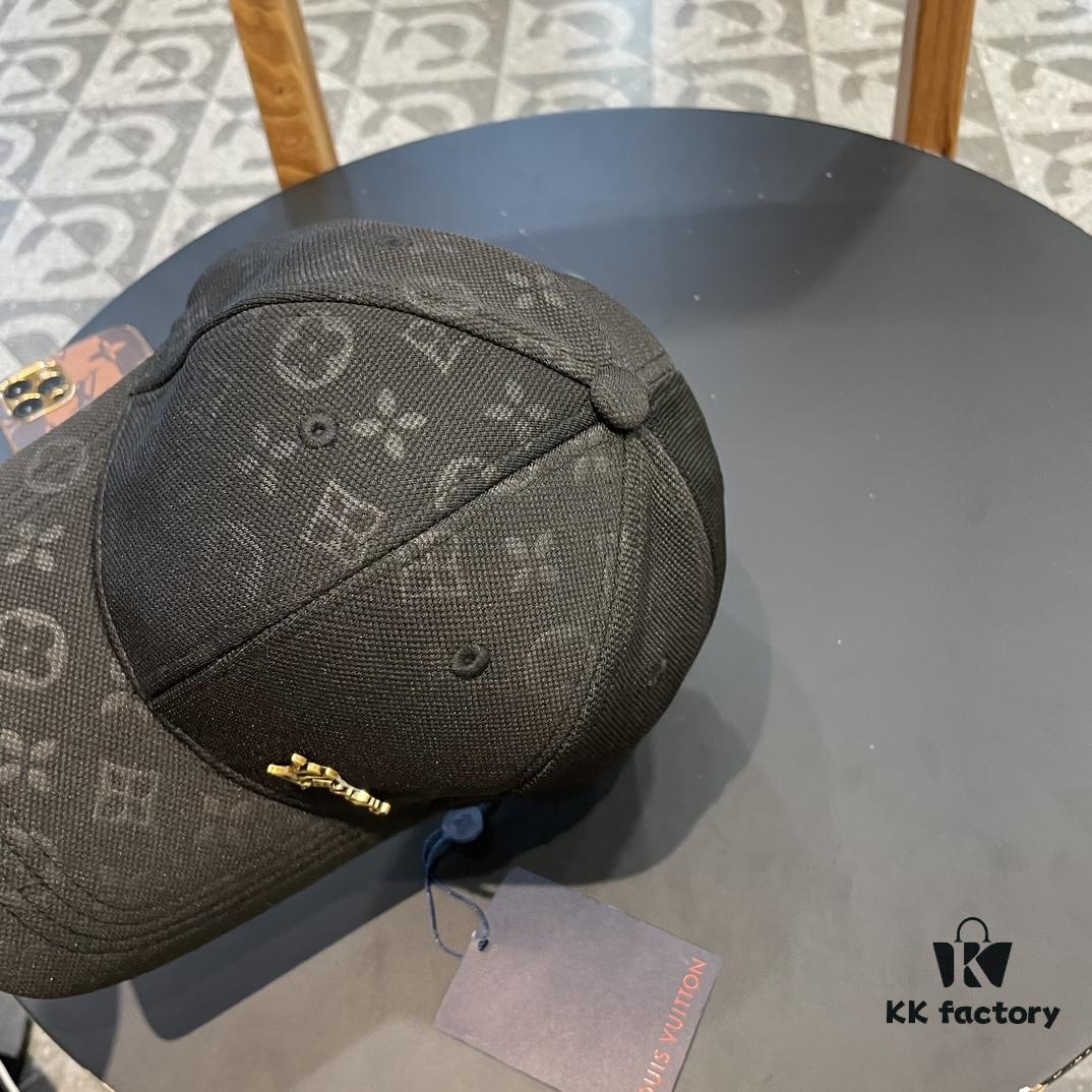 LV (Louis Vuitton) New Original Single Baseball Cap, Embossed Cowhide, 1:1 Mold Customized, Authentic Denim Fabric, Exquisite Craftsmanship, Excellent Quality, Basic Head Circumference 56cm, Adjustable Patch