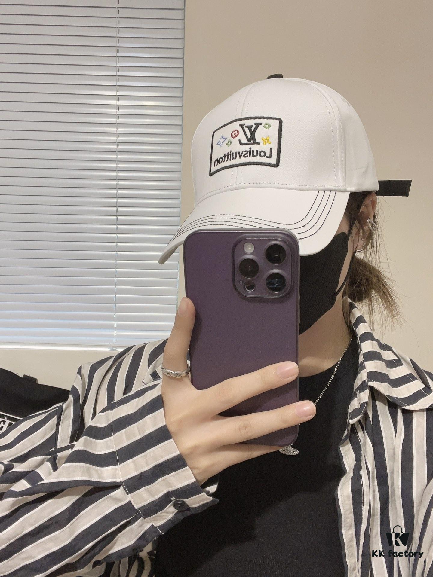 LV Louis Vuitton Original Embroidered Baseball Cap, Store Hot-Selling Style, Cotton Lining, Lightweight and Breathable