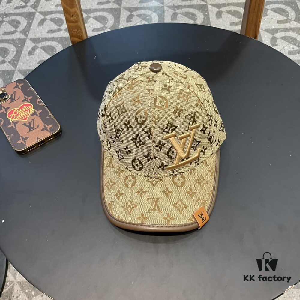 LV (Louis Vuitton) New Original Single Baseball Cap, Monogram Patchwork, 1:1 Mold Customized, Authentic Canvas Fabric with Store-Grade Monogram Leather, Heavy Embroidery, Exquisite Craftsmanship