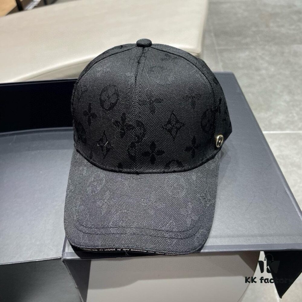 Louis Vuitton LV 2024 Spring New Baseball Cap, Simple and Elegant Design, Unisex Versatile Hat Suitable for Fisherman, Baseball, and Knit Styles