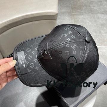 LV Baseball Cap 🧢 New Louis Vuitton Baseball Cap 🧢 Hot Selling, Versatile Accessory 🥰 Looks Great with Any Outfit, Excellent Quality 👍 Fashionable and Matchable Hat, Fisherman Cap, Knit Cap