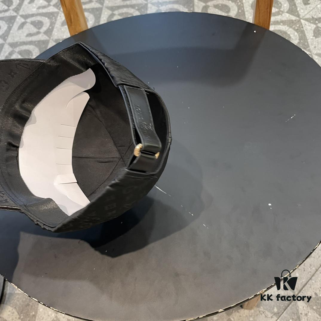 Louis Vuitton LV Embroidered Baseball Cap, New Arrival from Official Store, Unisex Sun Hat, Fisherman Cap, Knit Cap