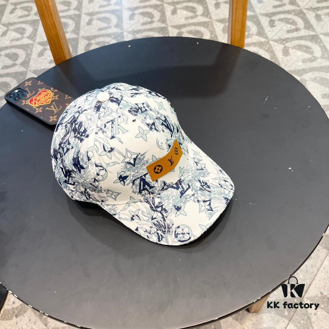 Louis Vuitton New Original Single Baseball Cap, LV Denim Graffiti Fabric, Refreshing Summer Color, Clean and Comfortable, Super Flattering to Skin Tone!