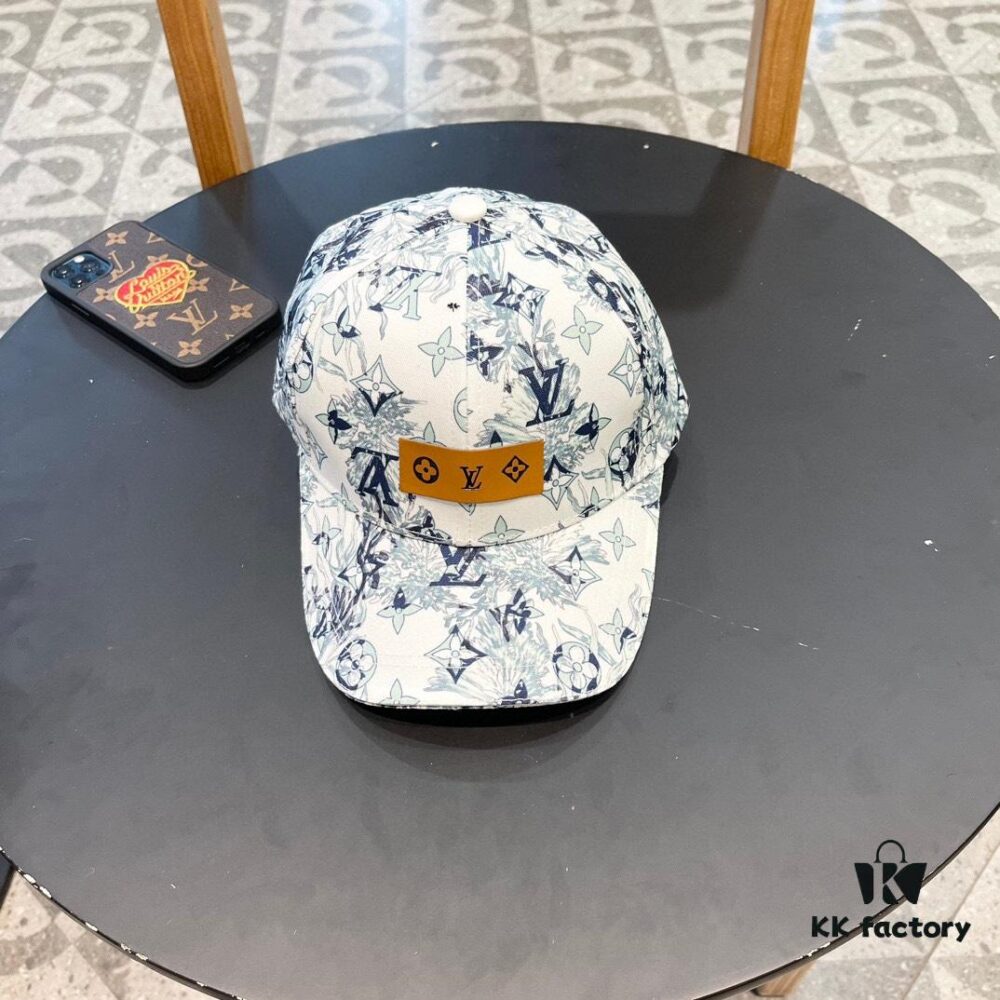 Louis Vuitton New Original Single Baseball Cap, LV Denim Graffiti Fabric, Refreshing Summer Color, Clean and Comfortable, Super Flattering to Skin Tone!