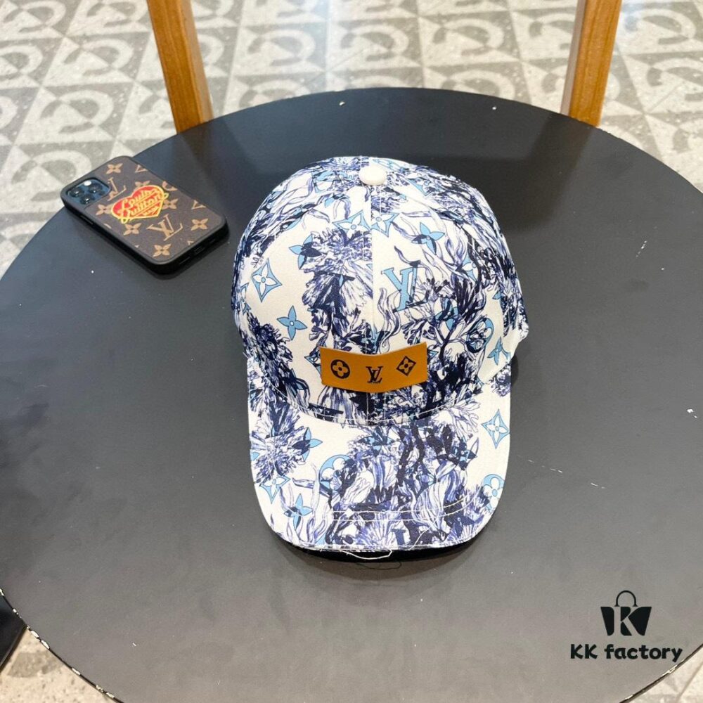 Louis Vuitton New Original Single Baseball Cap, LV Denim Graffiti Fabric, Refreshing Summer Color, Refreshing and Comfortable, Super Flattering to Skin Tone!