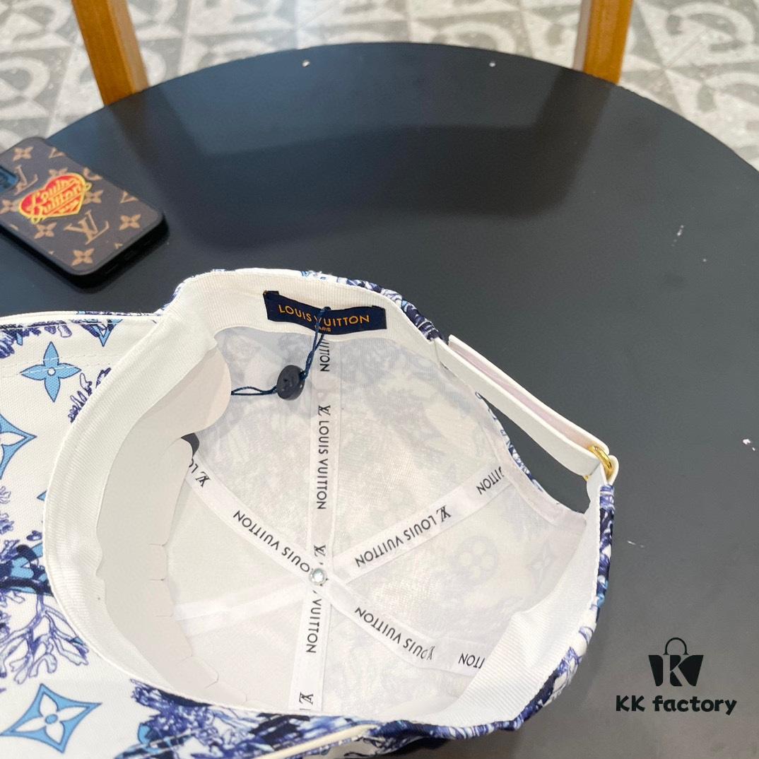 Louis Vuitton New Original Single Baseball Cap, LV Denim Graffiti Fabric, Refreshing Summer Color, Refreshing and Comfortable, Super Flattering to Skin Tone!