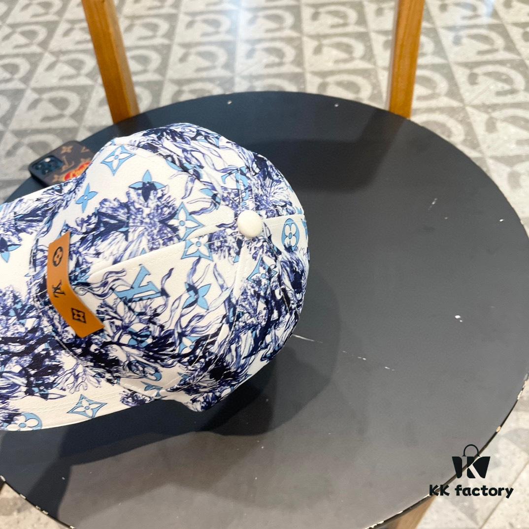 Louis Vuitton New Original Single Baseball Cap, LV Denim Graffiti Fabric, Refreshing Summer Color, Refreshing and Comfortable, Super Flattering to Skin Tone!