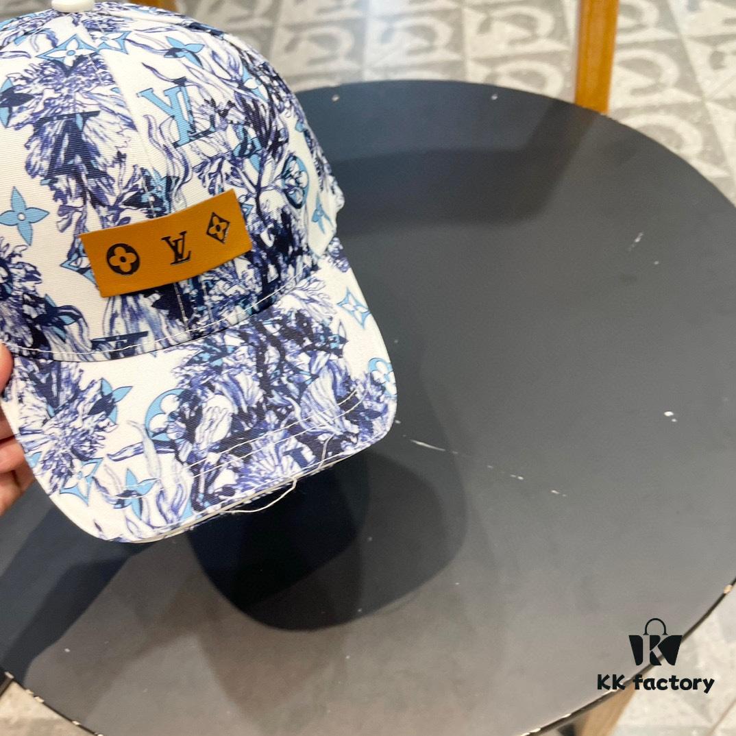 Louis Vuitton New Original Single Baseball Cap, LV Denim Graffiti Fabric, Refreshing Summer Color, Refreshing and Comfortable, Super Flattering to Skin Tone!