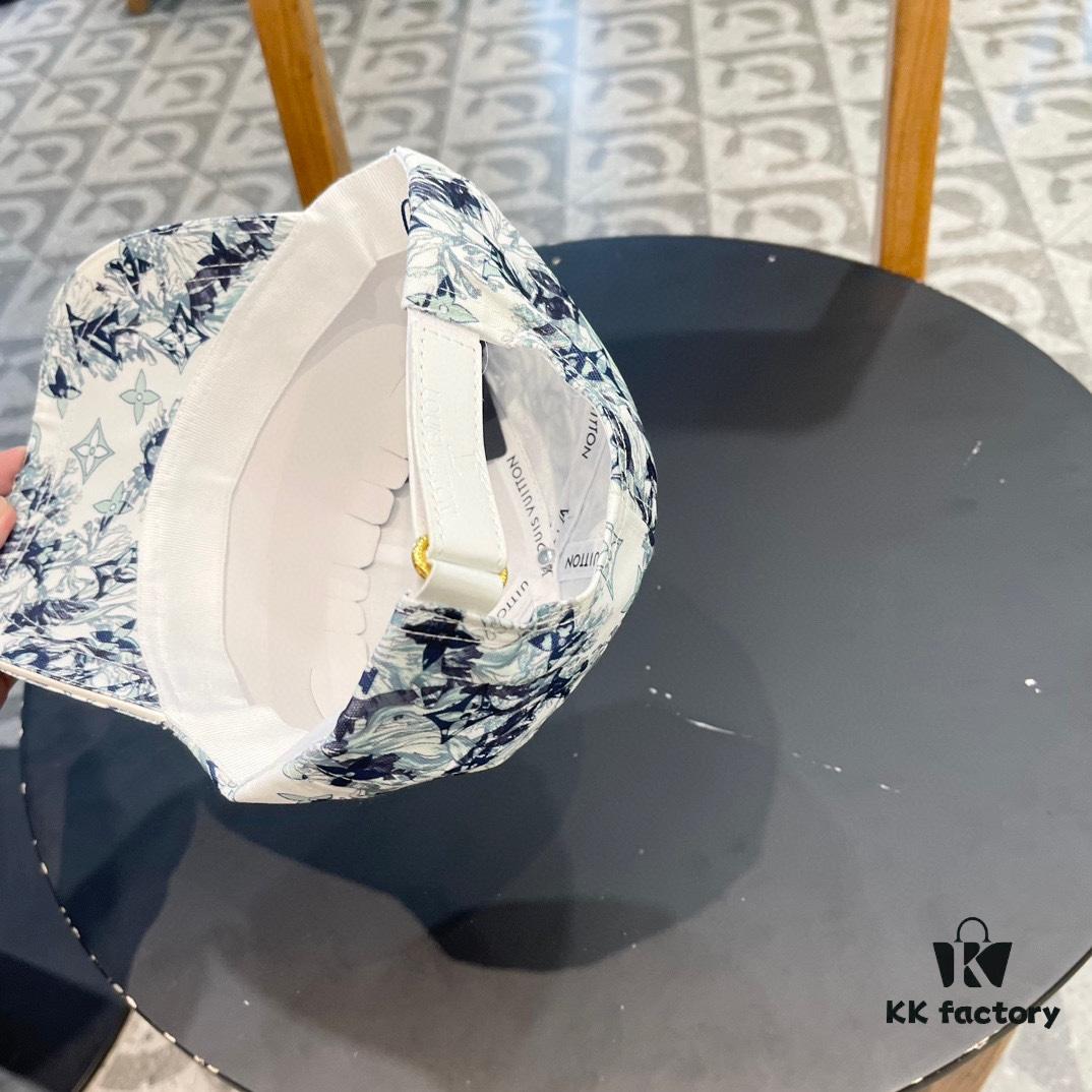 Louis Vuitton New Original Single Baseball Cap, LV Denim Graffiti Fabric, Refreshing Summer Color, Clean and Comfortable, Super Flattering to Skin Tone!