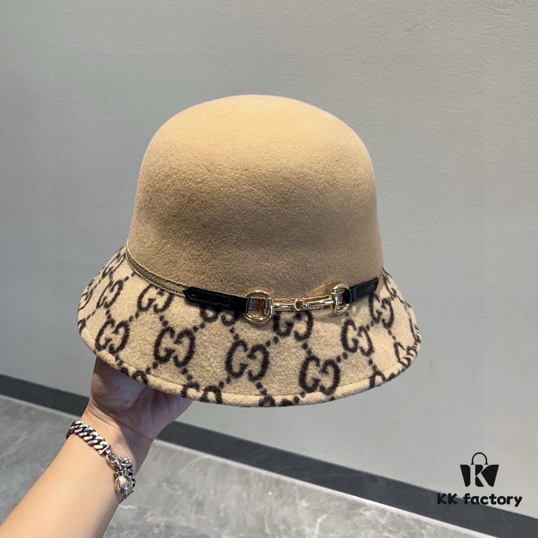 Gucci 2022 Fall/Winter New Wool Fedora Hat, GG Wool Hat with Horsebit Detail, 57cm Head Circumference, Stylish and Versatile, Black and Khaki Colors, Elegant Ladylike Style