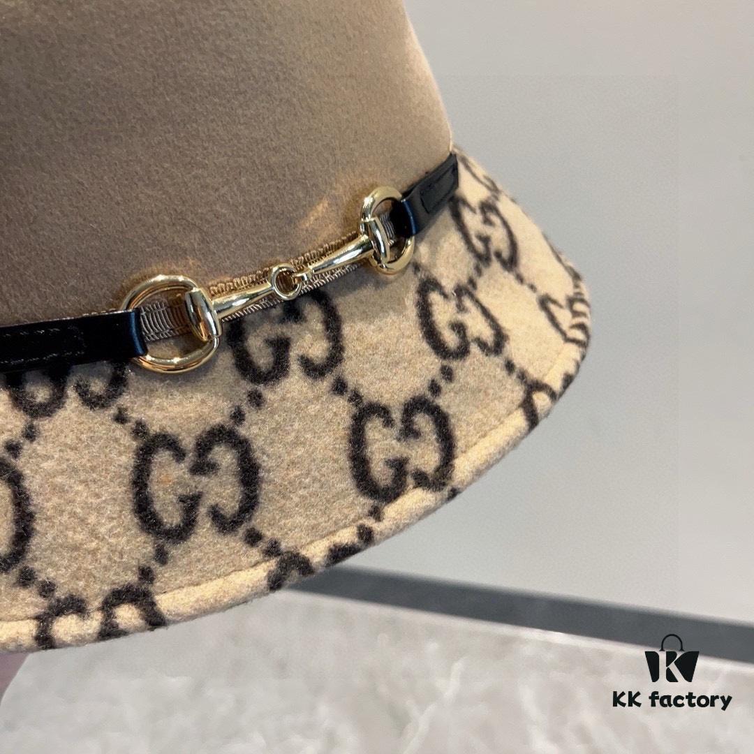 Gucci 2022 Fall/Winter New Wool Fedora Hat, GG Wool Hat with Horsebit Detail, 57cm Head Circumference, Stylish and Versatile, Black and Khaki Colors, Elegant Ladylike Style