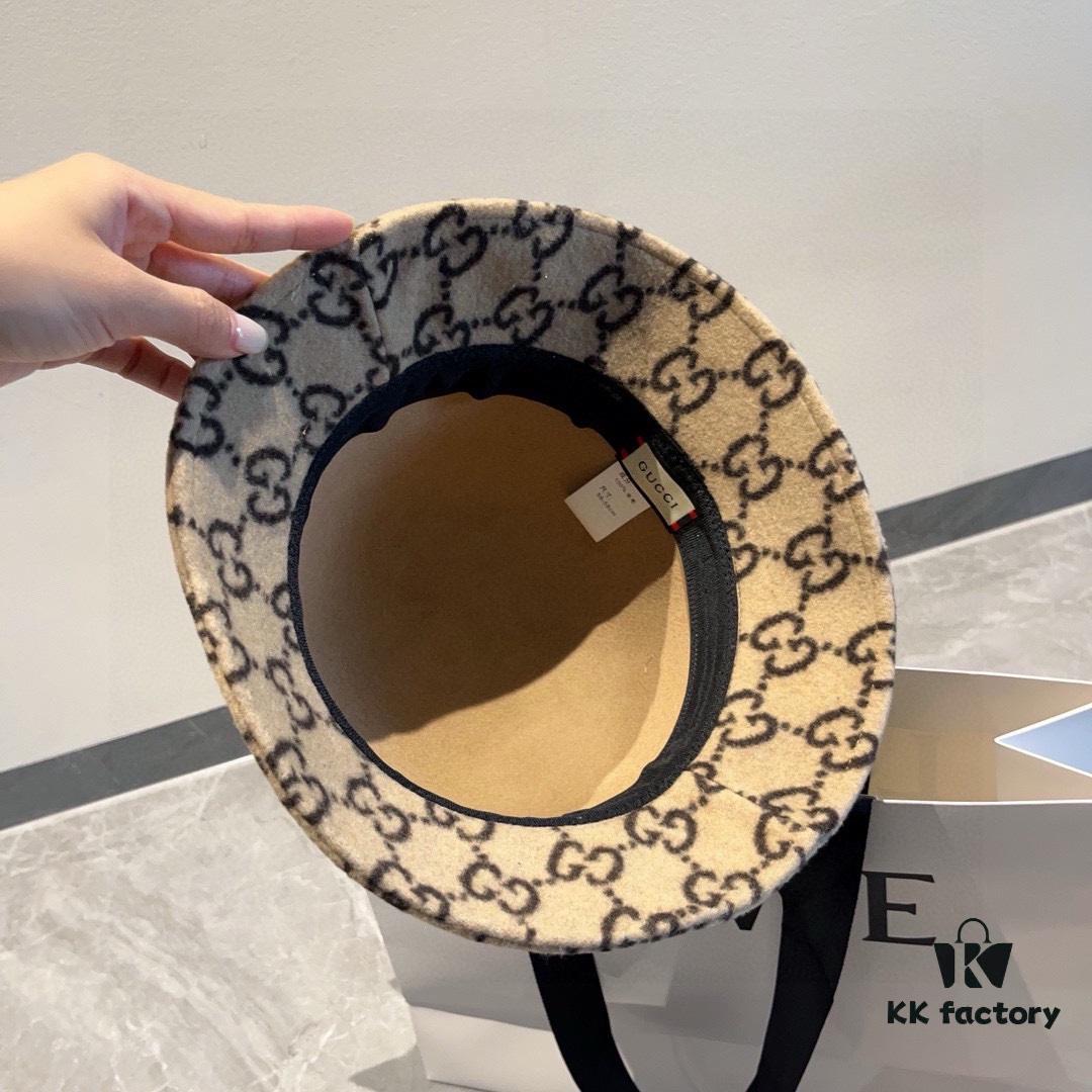 Gucci 2022 Fall/Winter New Wool Fedora Hat, GG Wool Hat with Horsebit Detail, 57cm Head Circumference, Stylish and Versatile, Black and Khaki Colors, Elegant Ladylike Style