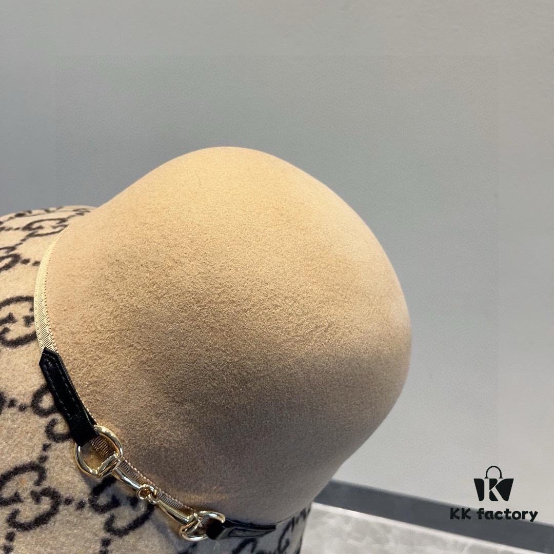 Gucci 2022 Fall/Winter New Wool Fedora Hat, GG Wool Hat with Horsebit Detail, 57cm Head Circumference, Stylish and Versatile, Black and Khaki Colors, Elegant Ladylike Style