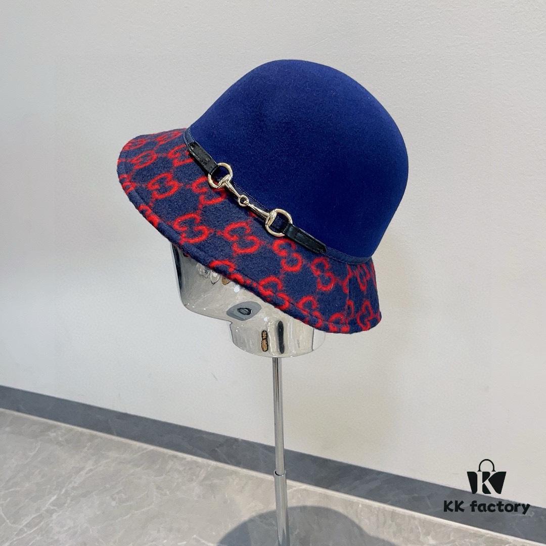 Gucci 2022 Fall/Winter New Wool Fedora Hat, GG Wool Hat with Horsebit Decoration, 57cm Head Circumference, Stylish and Versatile, Black and Khaki Colors, Elegant Ladylike Style