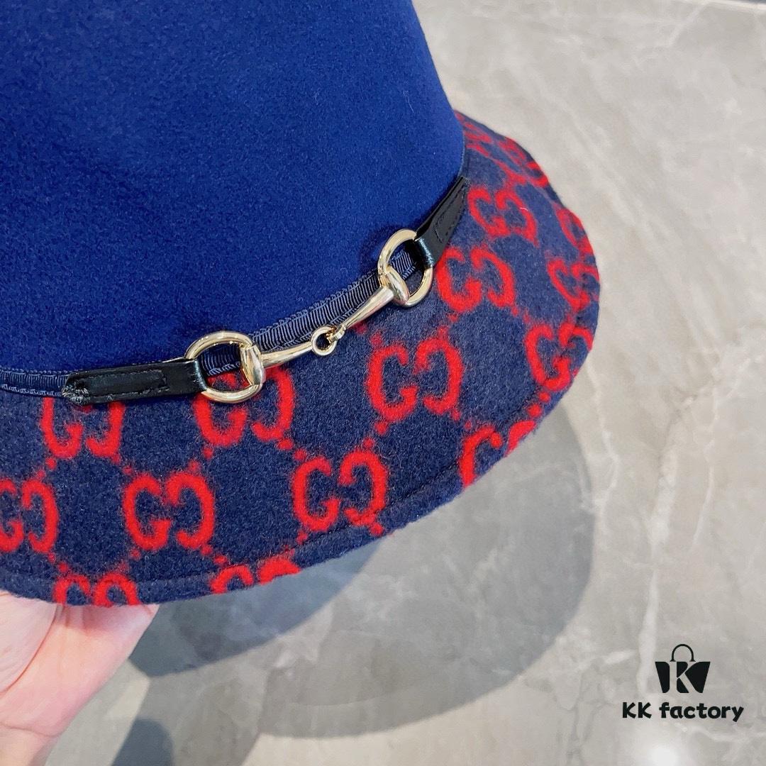 Gucci 2022 Fall/Winter New Wool Fedora Hat, GG Wool Hat with Horsebit Decoration, 57cm Head Circumference, Stylish and Versatile, Black and Khaki Colors, Elegant Ladylike Style