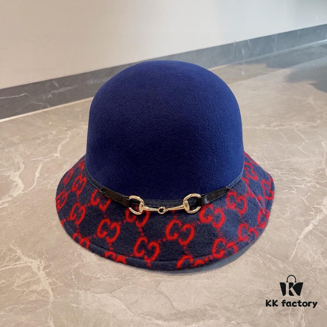 Gucci 2022 Fall/Winter New Wool Fedora Hat, GG Wool Hat with Horsebit Decoration, 57cm Head Circumference, Stylish and Versatile, Black and Khaki Colors, Elegant Ladylike Style