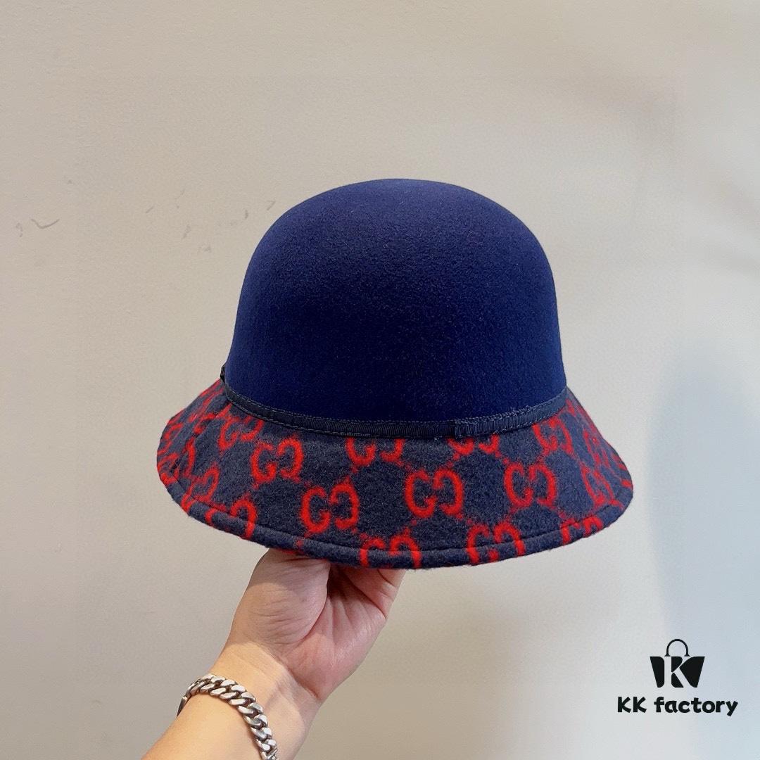 Gucci 2022 Fall/Winter New Wool Fedora Hat, GG Wool Hat with Horsebit Decoration, 57cm Head Circumference, Stylish and Versatile, Black and Khaki Colors, Elegant Ladylike Style