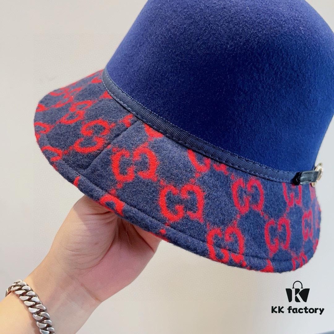 Gucci 2022 Fall/Winter New Wool Fedora Hat, GG Wool Hat with Horsebit Decoration, 57cm Head Circumference, Stylish and Versatile, Black and Khaki Colors, Elegant Ladylike Style