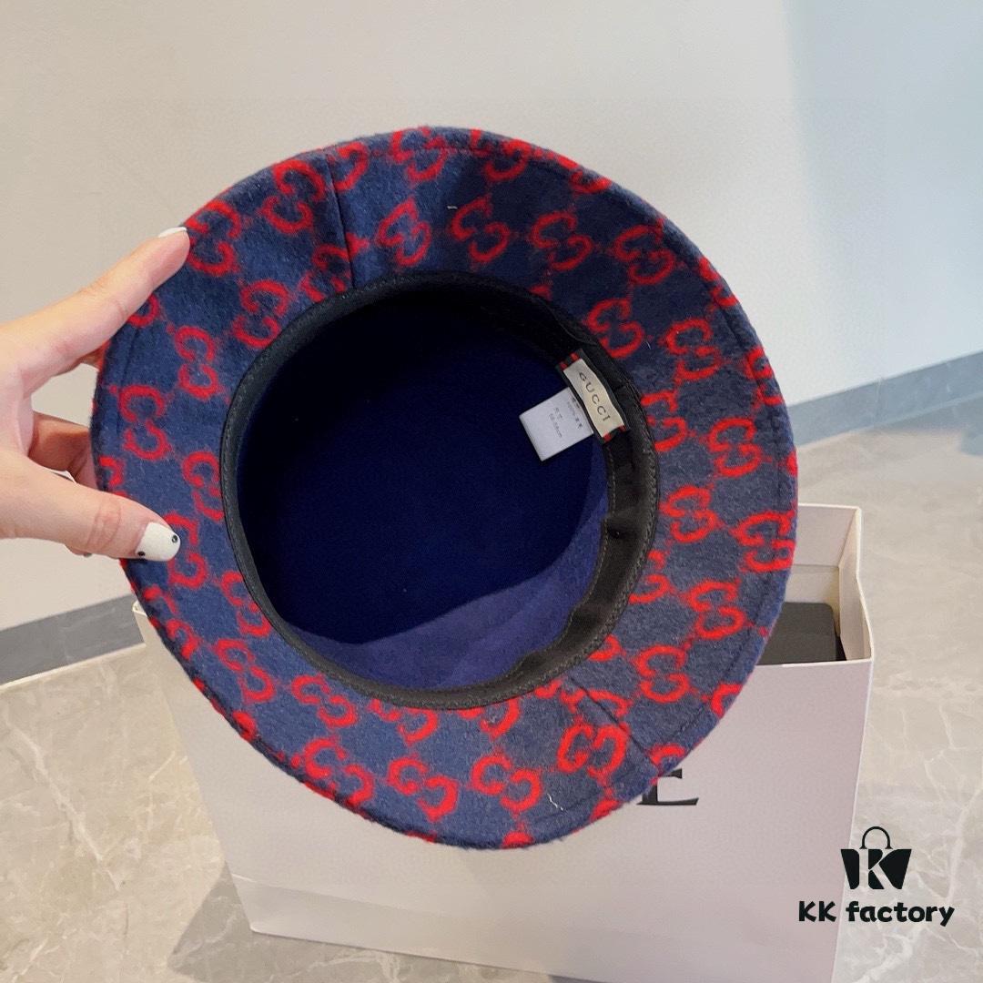 Gucci 2022 Fall/Winter New Wool Fedora Hat, GG Wool Hat with Horsebit Decoration, 57cm Head Circumference, Stylish and Versatile, Black and Khaki Colors, Elegant Ladylike Style