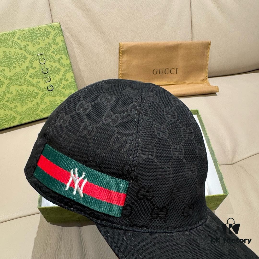 Box Bag Included, NY&Gucci (Gucci) Latest Collaboration Original Order Baseball Cap, 1:1 Mold Customized, Comparable Details to Boutique, Premium Canvas Fabric with Top Layer Leather, Excellent Quality! First Choice for Stylish Men and Women, Versatile and Fashionable. Base Head Circumference 56cm, Patch Adjustable.