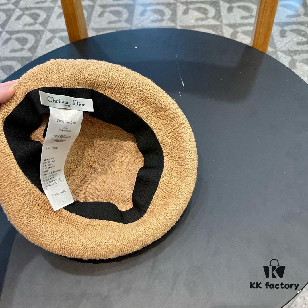 Dior 2024 New Solid Color Women's Beret, Slimming Face Look, Lightweight and Breathable for Spring and Summer, Versatile Pumpkin Hat, Artistic Painter Hat, Fisherman Cap, Baseball Cap, Knit Hat