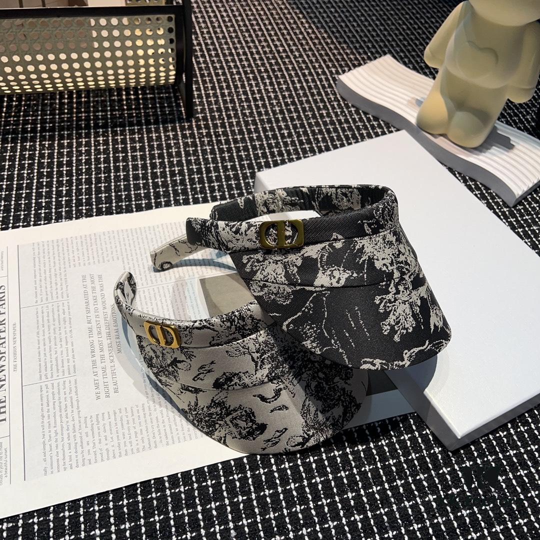 Dior Spring Collection New Arrival Stunning Sun Hat - Classic Plaid Design, Perfect Fit, Elegant and Refined