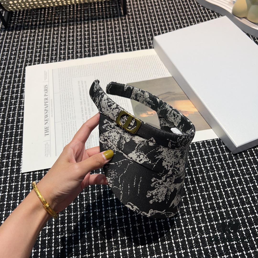 Dior Spring Collection New Arrival Stunning Sun Hat - Classic Plaid Design, Perfect Fit, Elegant and Refined