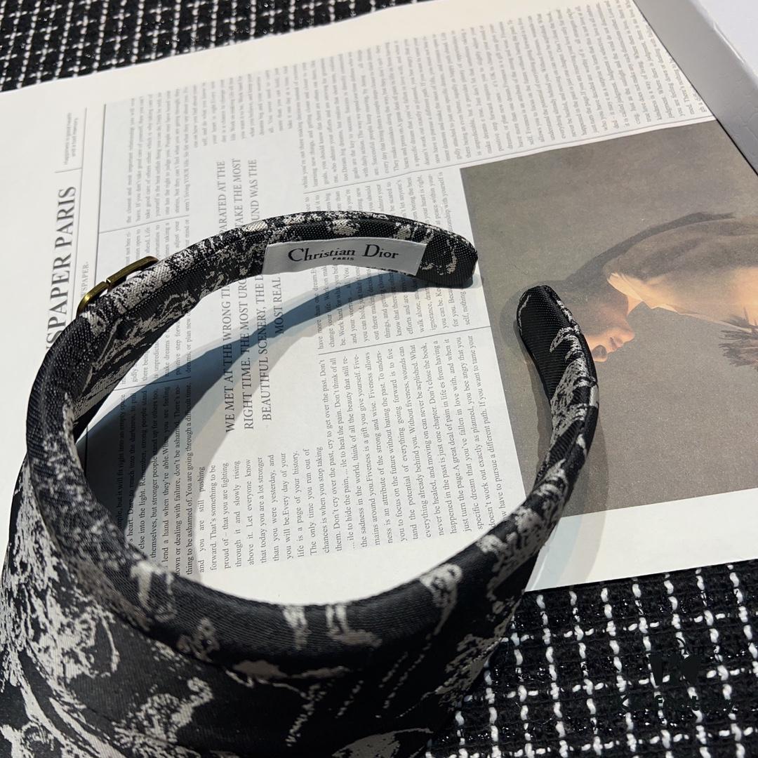 Dior Spring Collection New Arrival Stunning Sun Hat - Classic Plaid Design, Perfect Fit, Elegant and Refined