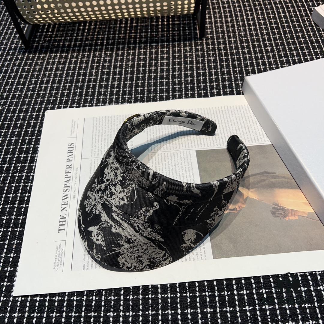 Dior Spring Collection New Arrival Stunning Sun Hat - Classic Plaid Design, Perfect Fit, Elegant and Refined