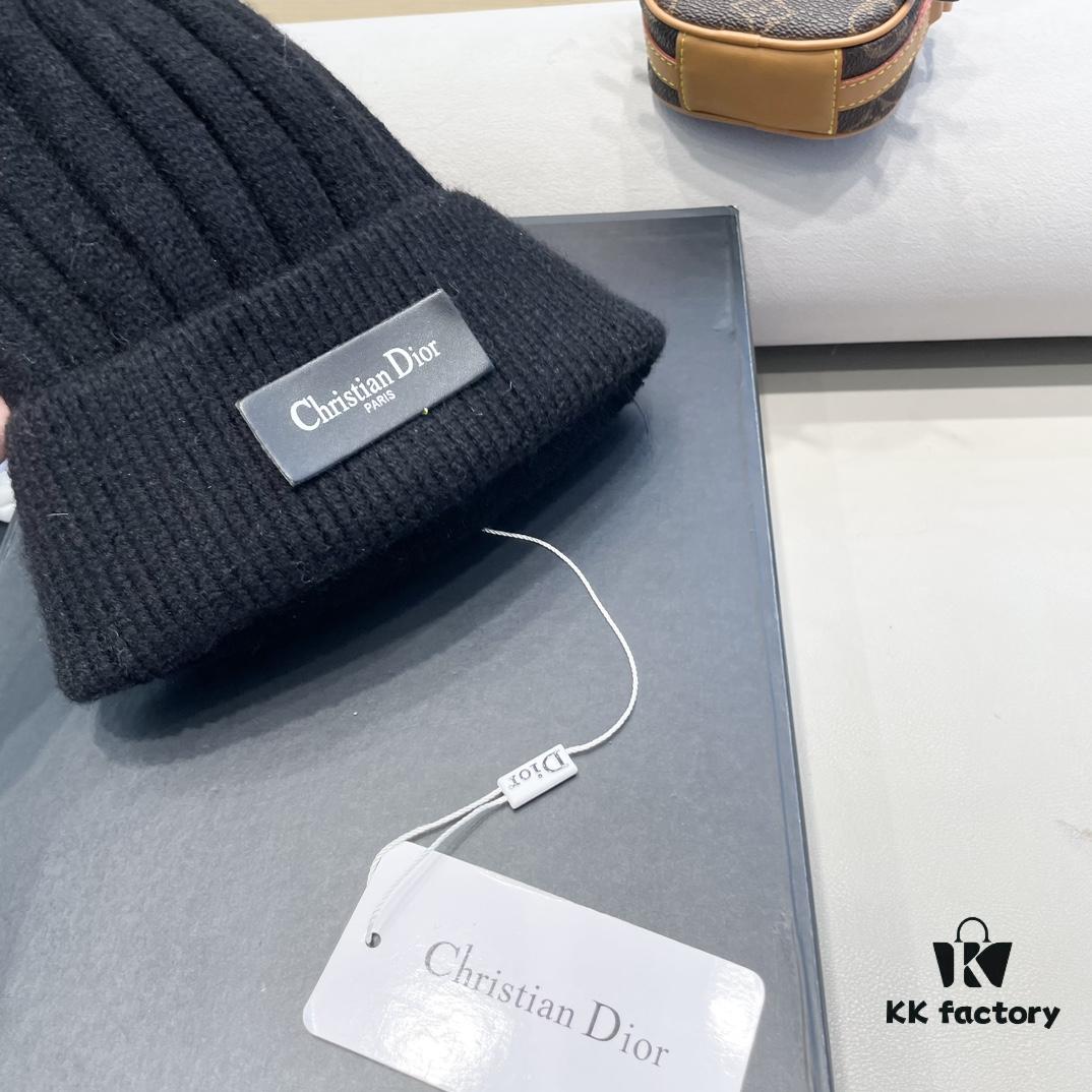 Dior Women's Knitted Hat with Genuine Fox Fur Pom for Autumn and Winter, Thickened Warm Ear-Protecting Beanie, Korean Style Versatile Design