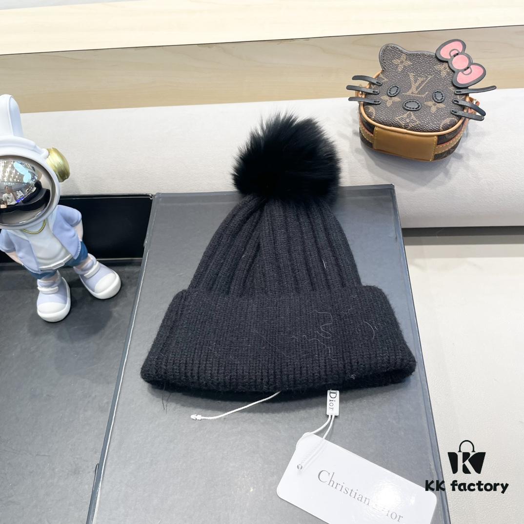 Dior Women's Knitted Hat with Genuine Fox Fur Pom for Autumn and Winter, Thickened Warm Ear-Protecting Beanie, Korean Style Versatile Design