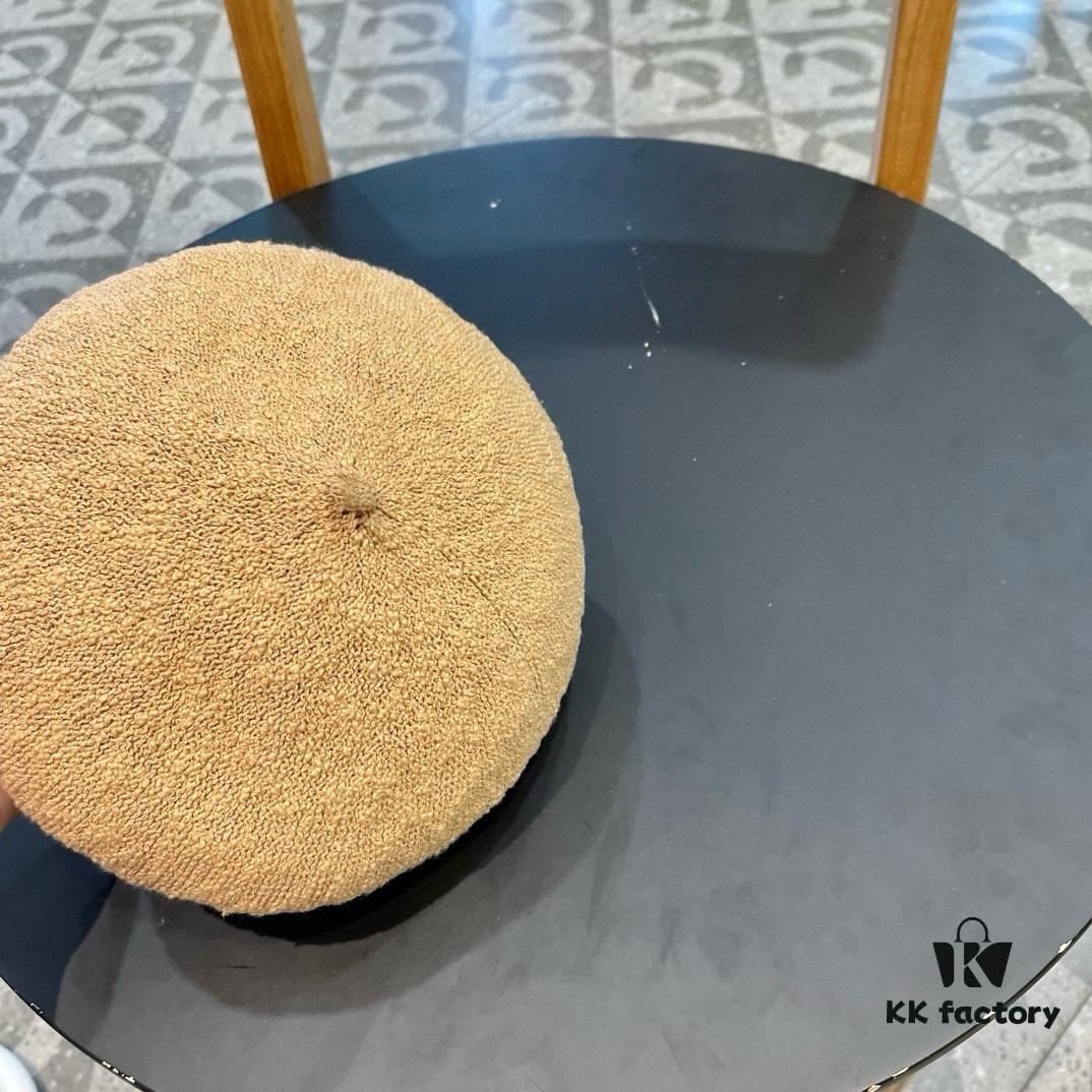 Dior 2024 New Solid Color Beret for Women, Slimming Face Look, Lightweight and Breathable Pumpkin Hat for Spring and Summer, Artistic and Versatile Painter's Hat