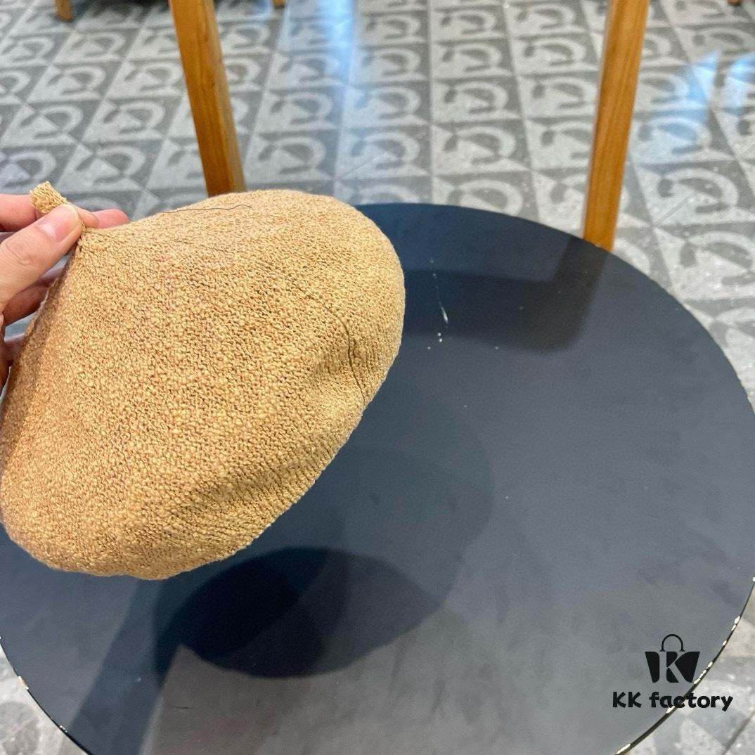 Dior 2024 New Solid Color Beret for Women, Slimming Face Look, Lightweight and Breathable Pumpkin Hat for Spring and Summer, Artistic and Versatile Painter's Hat