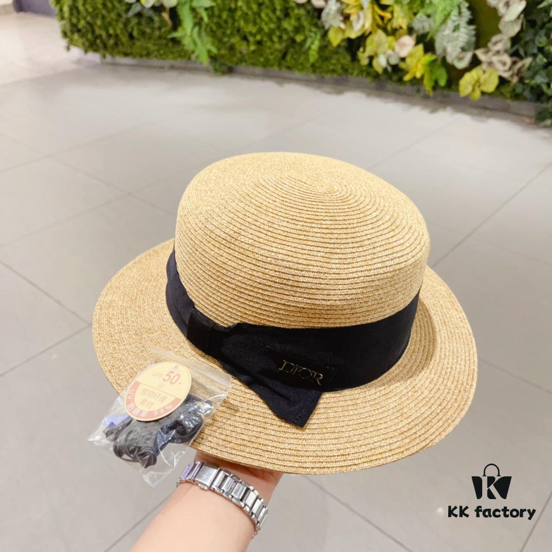 Dior – New Arrival Flat-Crown Straw Hat Showcasing Design Elegance and Feminine Charm