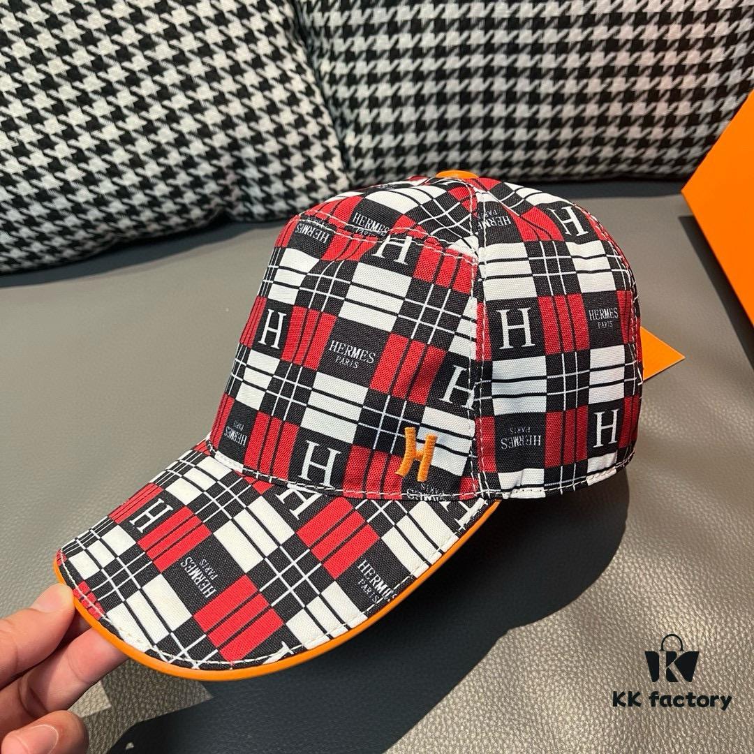 Box and cloth bag included, HERMÈS (Hermès) new original order baseball cap, H embroidery plaid design, authentic mold custom-made, premium breathable canvas fabric with genuine top-layer leather, original factory stainless steel adjustment buckle, exquisite craftsmanship, stylish and handsome with outstanding quality!