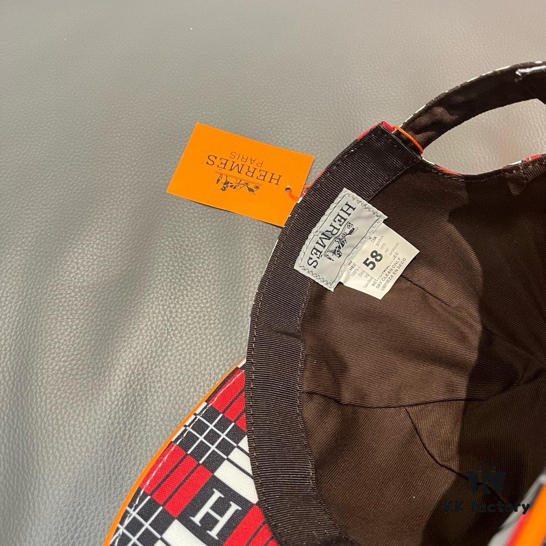 Box and cloth bag included, HERMÈS (Hermès) new original order baseball cap, H embroidery plaid design, authentic mold custom-made, premium breathable canvas fabric with genuine top-layer leather, original factory stainless steel adjustment buckle, exquisite craftsmanship, stylish and handsome with outstanding quality!