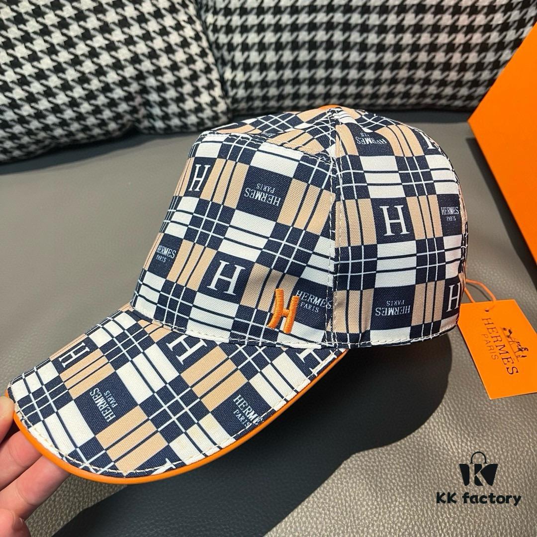 Box with cloth bag, HERMÈS new original single baseball cap, H embroidery plaid design, genuine mold custom-made, authentic breathable canvas fabric + top-layer cowhide, original factory stainless steel adjustable buckle, exquisite craftsmanship, stylish and handsome, excellent quality!